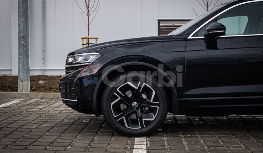 Volkswagen Touareg 3.0 V6 TDI 210kW, Masáž, Webasto, HUD, nočné videnie, softclose, ťažné