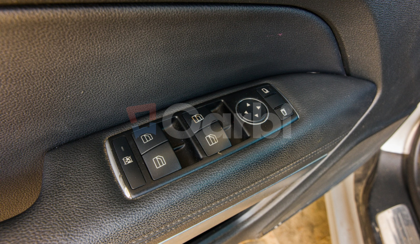 Mercedes-Benz E trieda Kabriolet 250 CGI Blue 5st. Automat Benzín