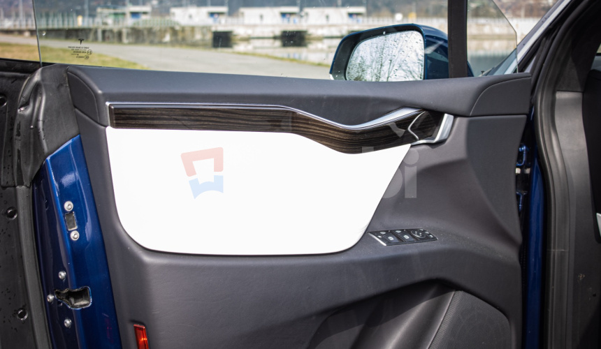 Tesla Model X 75D Free Supercharging SC01, 6 miestna, Ťažné, TOP konfigurácia