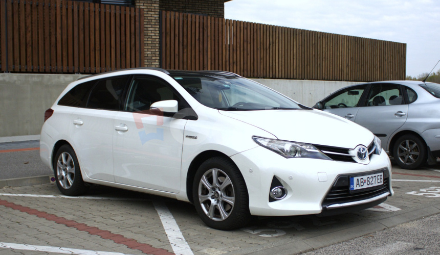 Toyota Auris TOURING SPORTS, 1.8 benzin+hev, 73kw, Automat