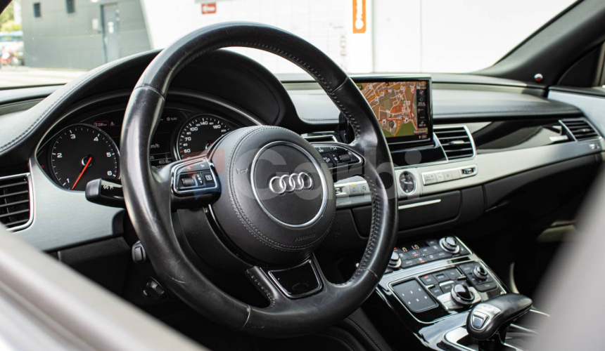 Audi A8 3.0 TDI V6 DPF quattro tiptronic