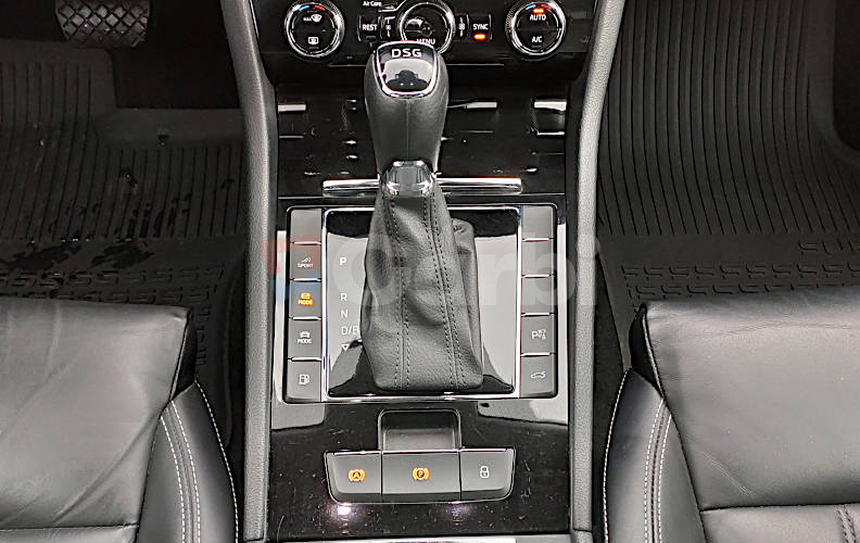 Škoda Superb IV kombi PHEV L&K