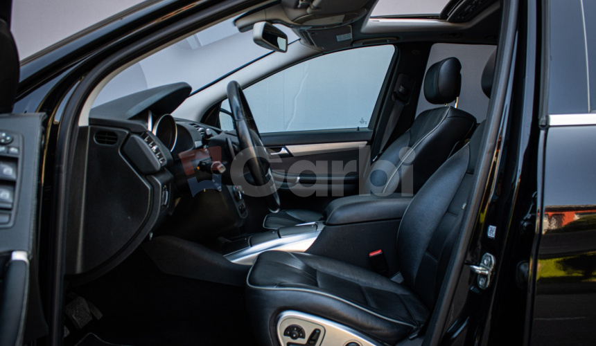R 350 CDI 4Matic 7 miestne, vzduch, kamera, po rozvodoch, Strešné okno, DPH