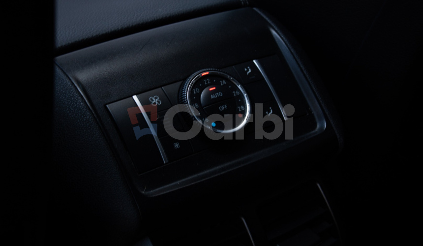 R 350 CDI 4Matic 7 miestne, vzduch, kamera, po rozvodoch, Strešné okno, DPH