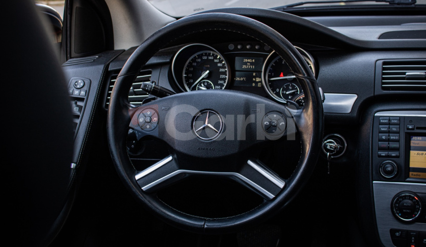 R 350 CDI 4Matic 7 miestne, vzduch, kamera, po rozvodoch, Strešné okno, DPH