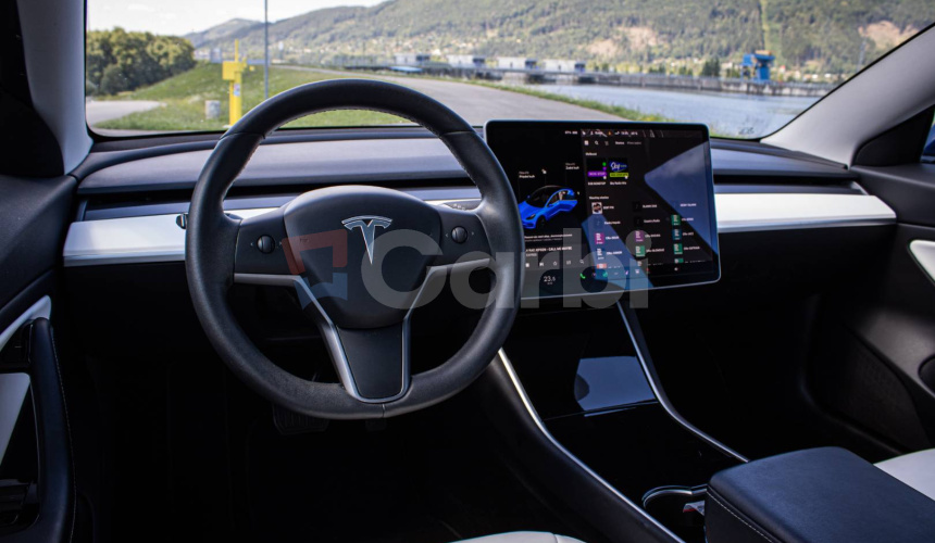 Tesla Model 3 Long Range 4x4 Premium Sound, Biely interiér, odpočet DPH