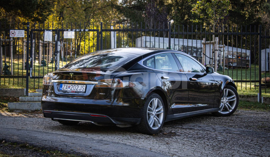 Tesla Model S 70d AWD, Free supercharger, CCS 2 adaptér, po servise