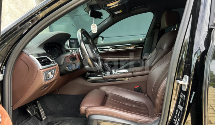 BMW Rad 7 750i xDrive A/T
