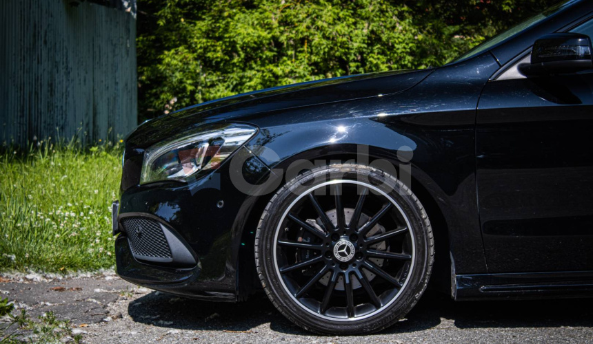 Mercedes-Benz CLA Kupé 180 AMG Line, Slovenské, Night package, Keylles, Apple car play, Kamera