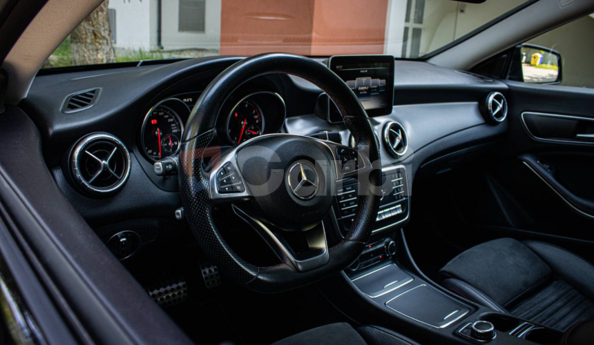 Mercedes-Benz CLA Kupé 180 AMG Line, Slovenské, Night package, Keylles, Apple car play, Kamera