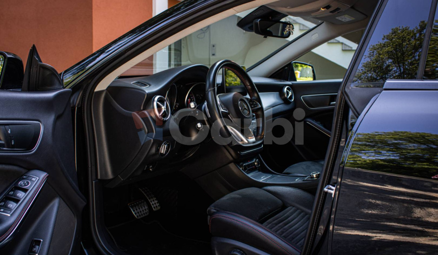 Mercedes-Benz CLA Kupé 180 AMG Line, Slovenské, Night package, Keylles, Apple car play, Kamera