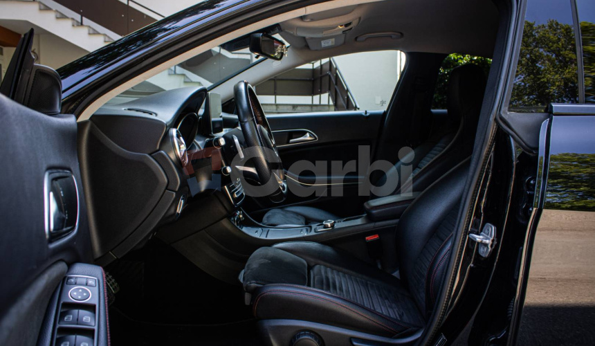 Mercedes-Benz CLA Kupé 180 AMG Line, Slovenské, Night package, Keylles, Apple car play, Kamera