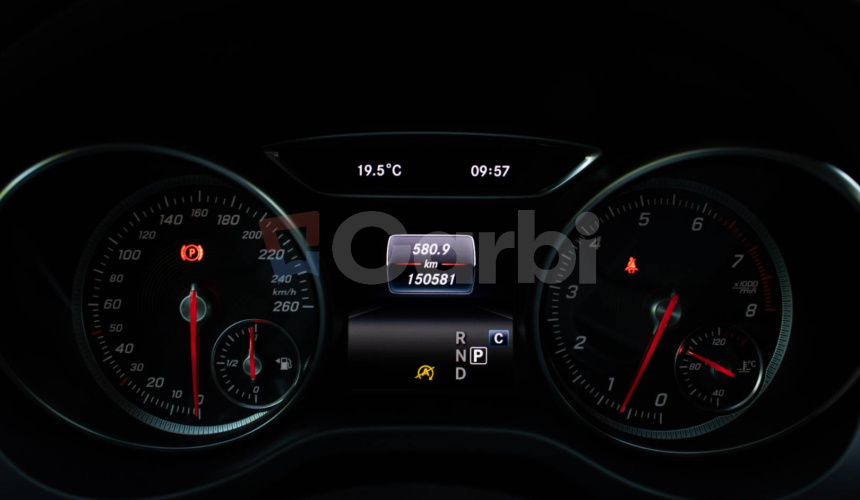Mercedes-Benz CLA Kupé 180 AMG Line, Slovenské, Night package, Keylles, Apple car play, Kamera