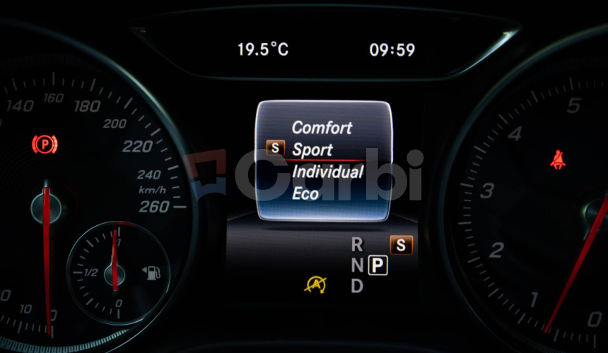 Mercedes-Benz CLA Kupé 180 AMG Line, Slovenské, Night package, Keylles, Apple car play, Kamera