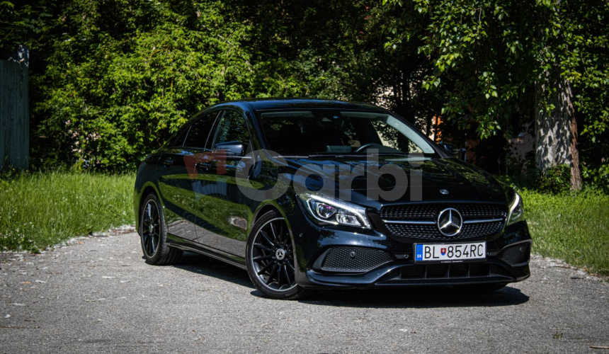 Mercedes-Benz CLA Kupé 180 AMG Line, Slovenské, Night package, Keylles, Apple car play, Kamera