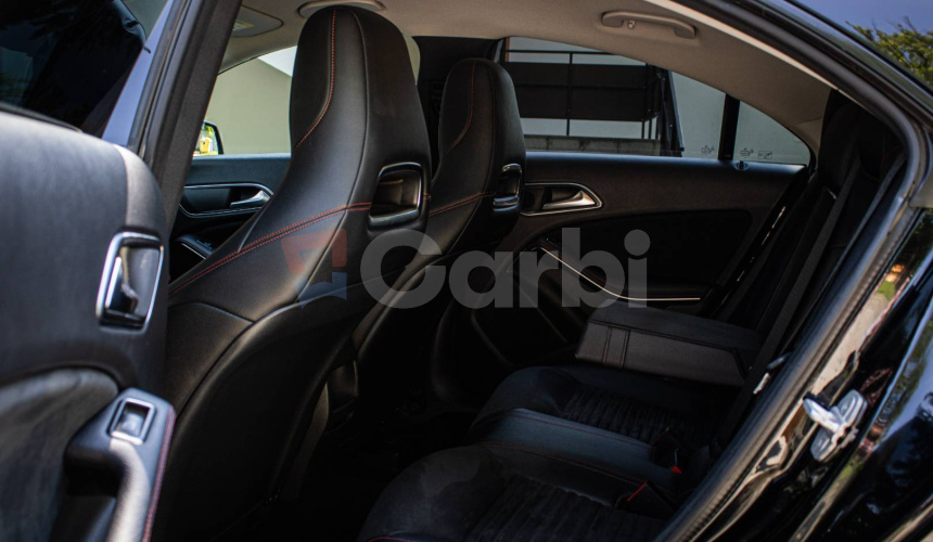 Mercedes-Benz CLA Kupé 180 AMG Line, Slovenské, Night package, Keylles, Apple car play, Kamera