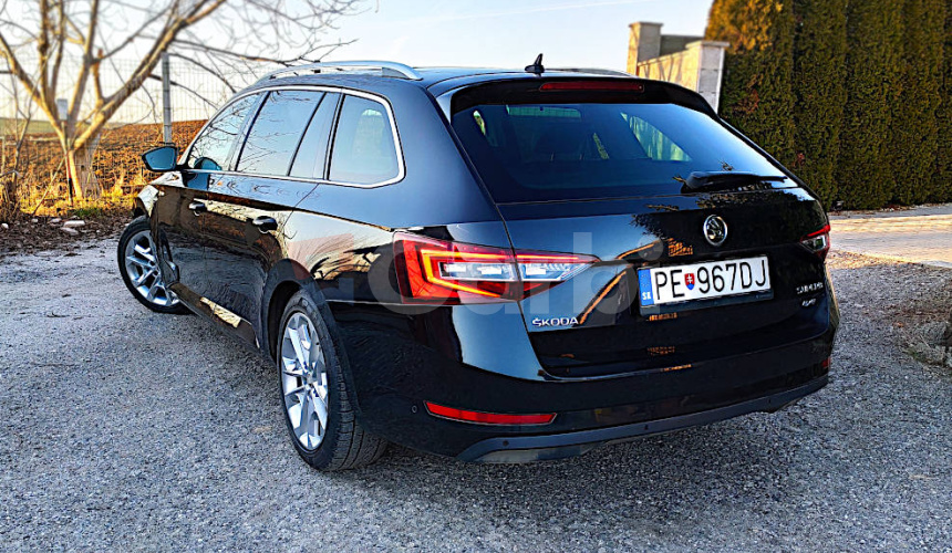 Škoda Superb combi 4x4 L&K + WEBASTO