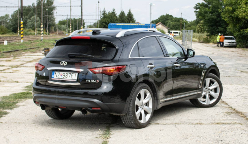 Infiniti FX30dS