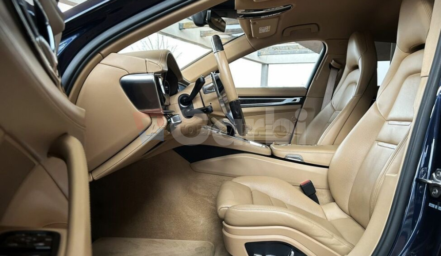 Porsche Panamera 4S