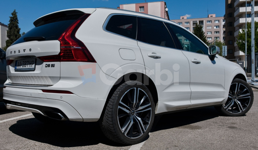 Volvo XC60 D5 R-Design AWD A/T8 173kW 235HP Strešné okno Top výbava modelový rok 2018