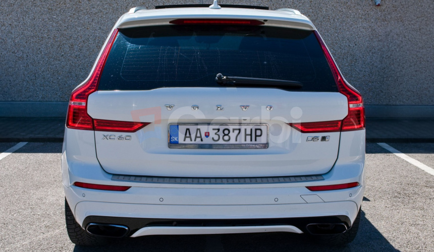 Volvo XC60 D5 R-Design AWD A/T8 173kW 235HP Strešné okno Top výbava modelový rok 2018