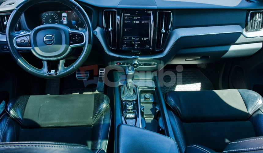 Volvo XC60 D5 R-Design AWD A/T8 173kW 235HP Strešné okno Top výbava modelový rok 2018