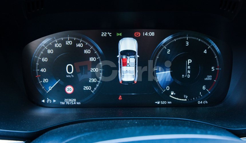 Volvo XC60 D5 R-Design AWD A/T8 173kW 235HP Strešné okno Top výbava modelový rok 2018