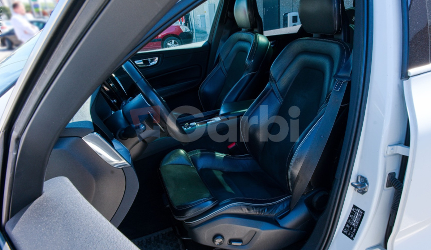 Volvo XC60 D5 R-Design AWD A/T8 173kW 235HP Strešné okno Top výbava modelový rok 2018
