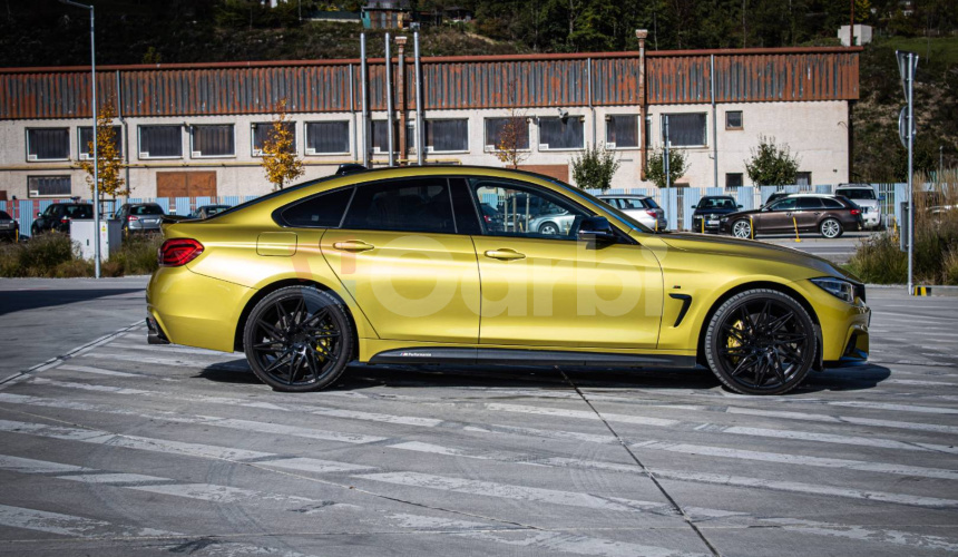 BMW Rad 4 Gran Coupé M440i xDrive M Performance, M výfuk, HUD, Harman Kardon, Austin Yellow, TO