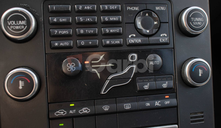 Volvo V70 D5 (136 kW) Momentum Geartronic