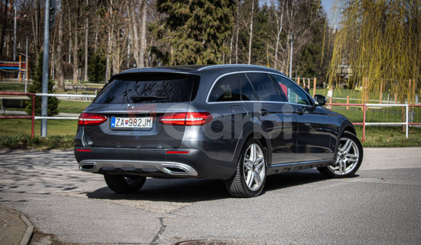 Mercedes-Benz E trieda All-Terrain 220d 4matic Airmatic 9G-Tronic, Multibeam, HUD, Ťažné, MB c