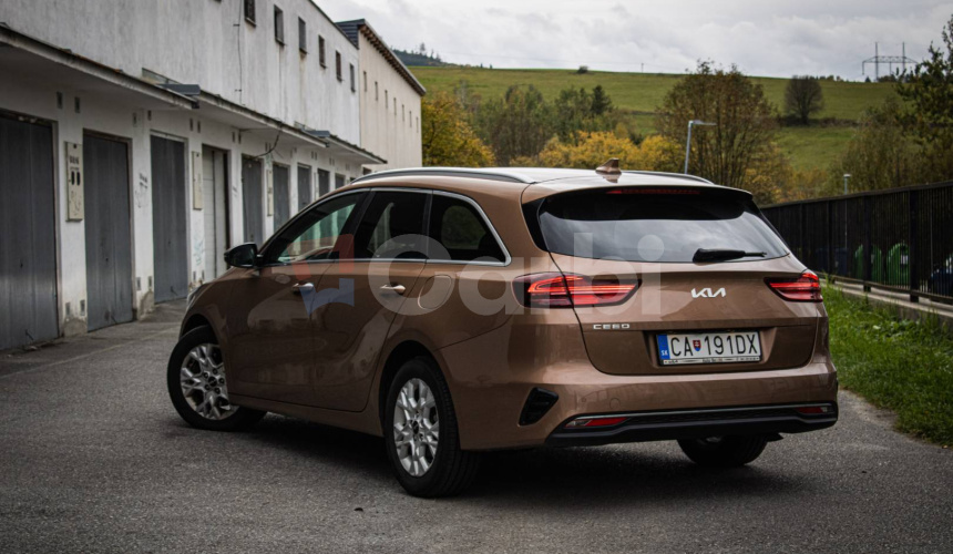 Kia Ceed SW 1.5 T-GDi 118kW Gold, Full Led, Navi, 1. majiteľ, Slovenské, záruka