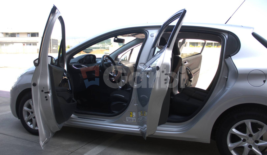 Peugeot 208 1,2 benzín, 60kw, MT5, 5dv., Style