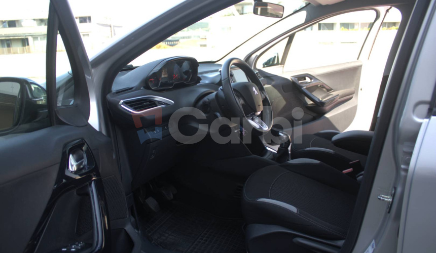 Peugeot 208 1,2 benzín, 60kw, MT5, 5dv., Style