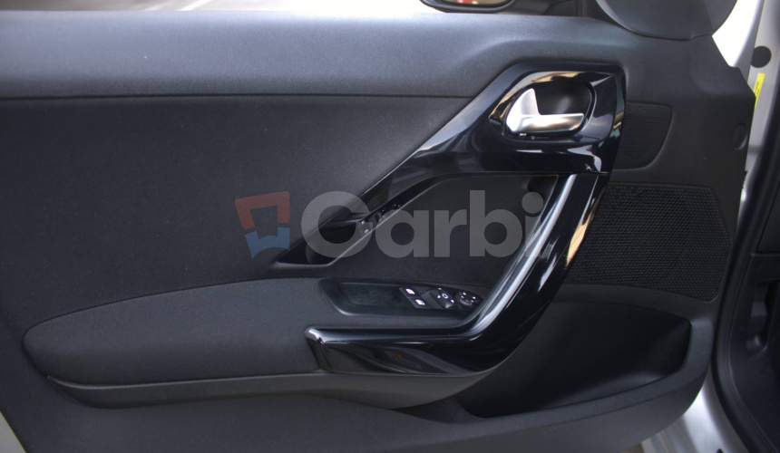 Peugeot 208 1,2 benzín, 60kw, MT5, 5dv., Style