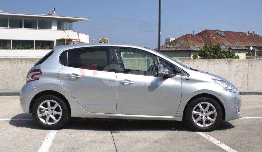 Peugeot 208 1,2 benzín, 60kw, MT5, 5dv., Style