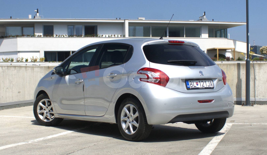 Peugeot 208 1,2 benzín, 60kw, MT5, 5dv., Style