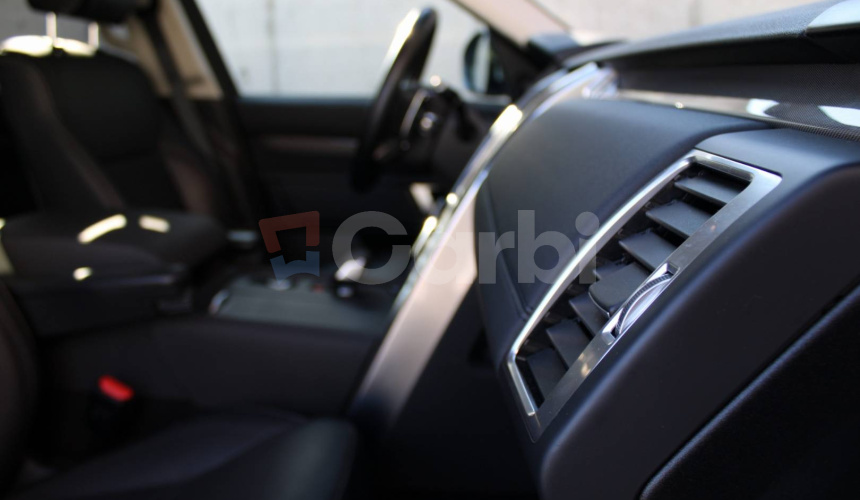 Land Rover Discovery 3.0 I6 D250 MHEV HSE AWD A/T 5+2