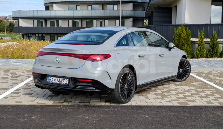 Mercedes-Benz EQE 300