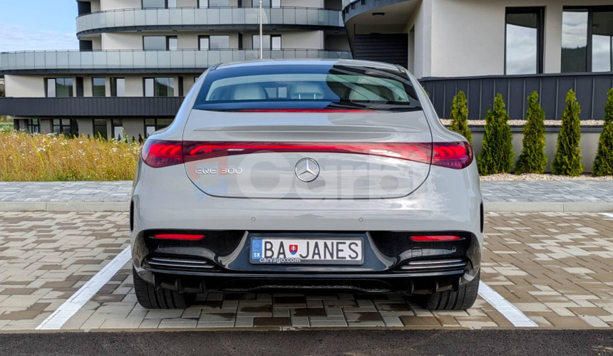 Mercedes-Benz EQE 300