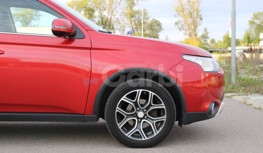 Mitsubishi Outlander 2.2 DI-D Intense + A/T