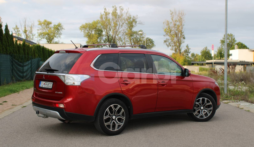 Mitsubishi Outlander 2.2 DI-D Intense + A/T