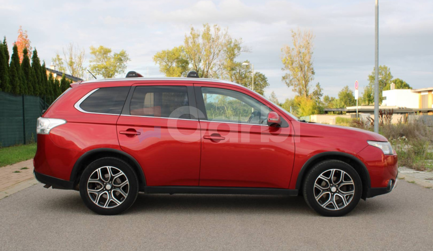 Mitsubishi Outlander 2.2 DI-D Intense + A/T