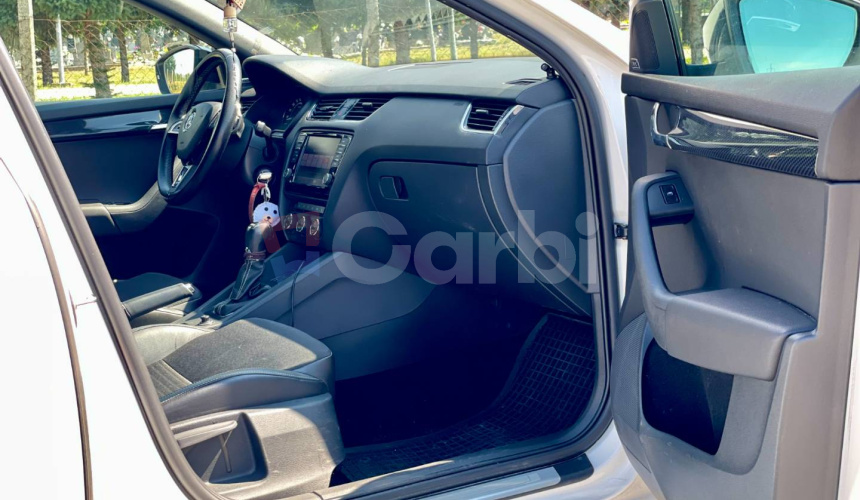 Škoda Octavia Combi 2.0 TDI DPF RS DSG