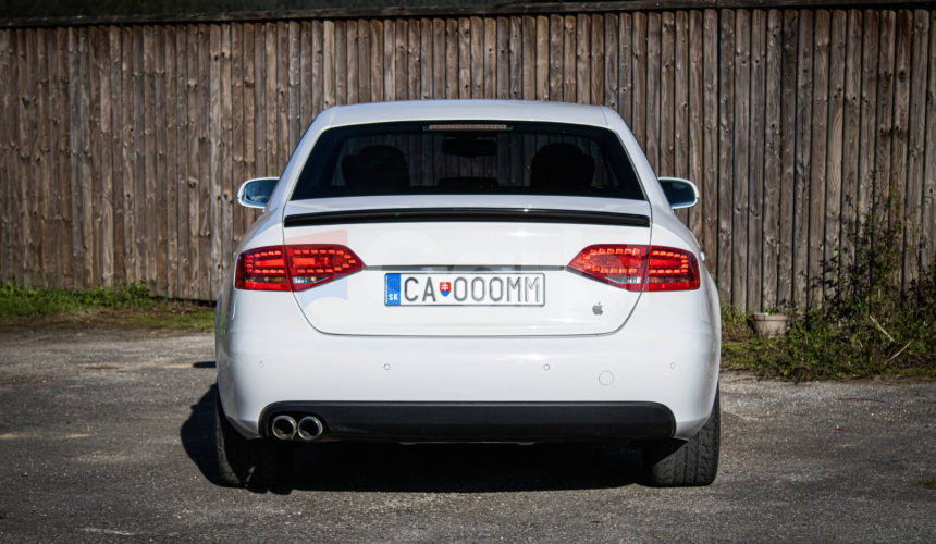 Audi A4 2.0 TDI CR 125kW Quattro Sline, Manuál, Slovenské, Alcantara