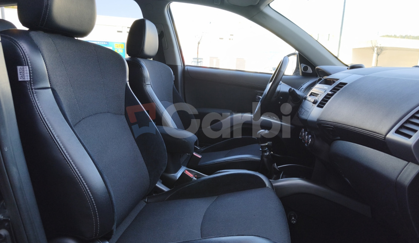 Mitsubishi Outlander MITSUBISHI