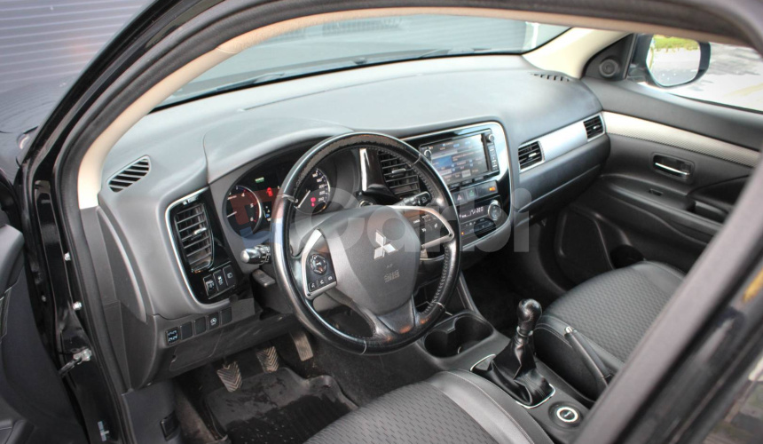 Mitsubishi Outlander 2.2 DI-D Intense, 110kW, M6, 7 miestne (2012 - 2015)
