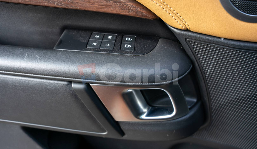 Land Rover Discovery 3.0 I6 D250 MHEV HSE AWD A/T 5+2