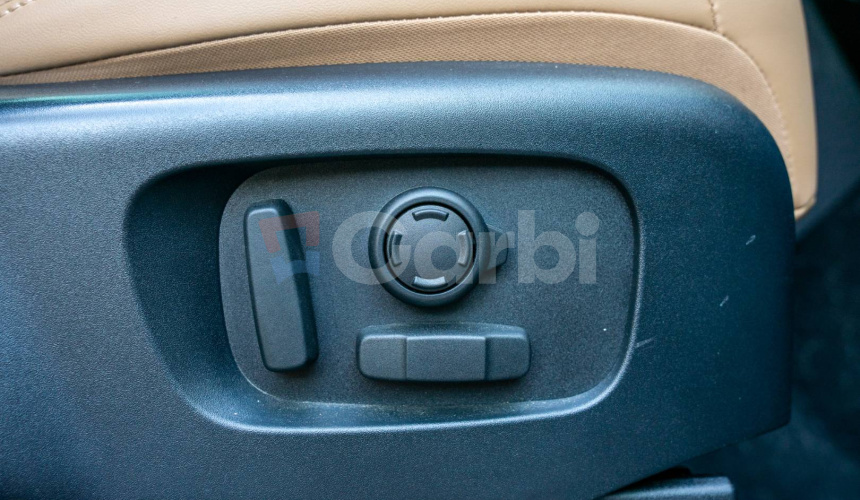 Land Rover Discovery 3.0 I6 D250 MHEV HSE AWD A/T 5+2