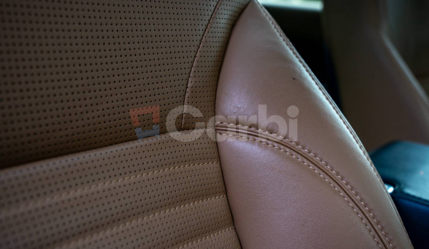 Land Rover Discovery 3.0 I6 D250 MHEV HSE AWD A/T 5+2